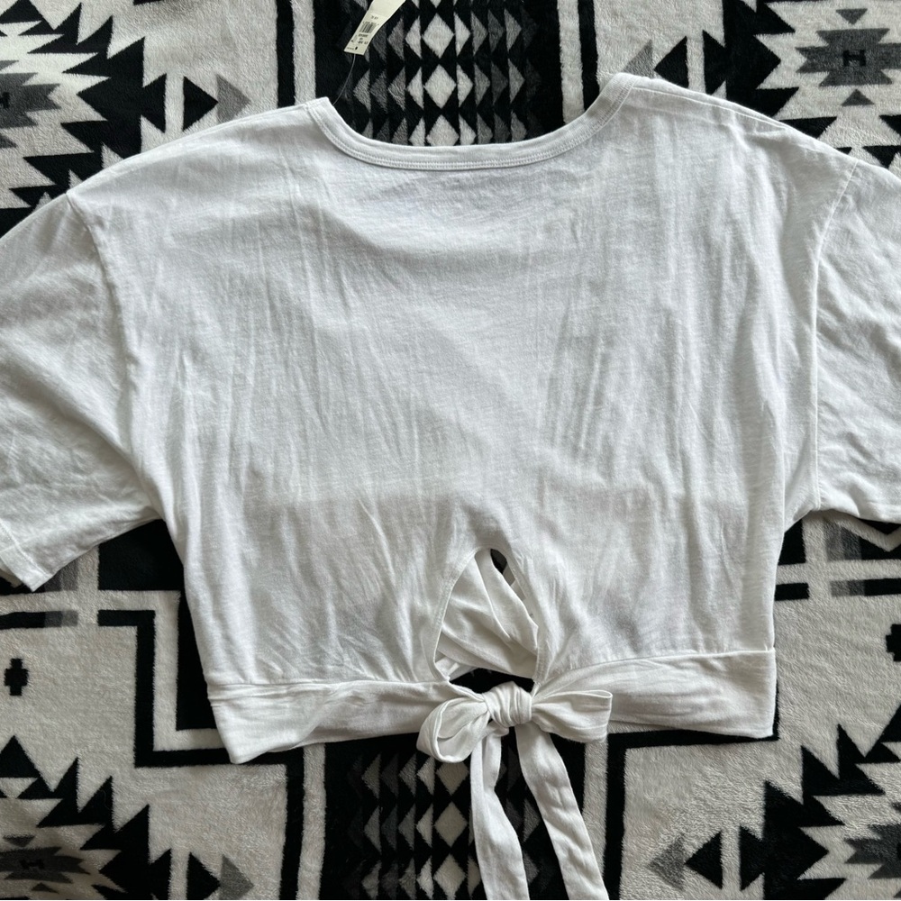 White crisscross Aeries short sleeve shirt NWT XL